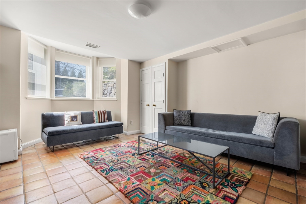 14 Craigie St #1A, Cambridge, MA Photo #2