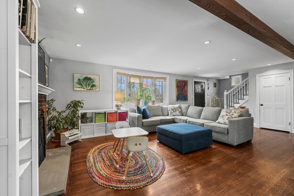 Dedham, Massachusetts 02026, United States, 3 Bedrooms Bedrooms, ,2 BathroomsBathrooms,Residential,Active,116069