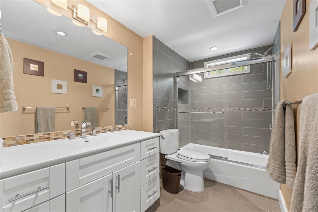 Dedham, Massachusetts 02026, United States, 3 Bedrooms Bedrooms, ,2 BathroomsBathrooms,Residential,Active,116069