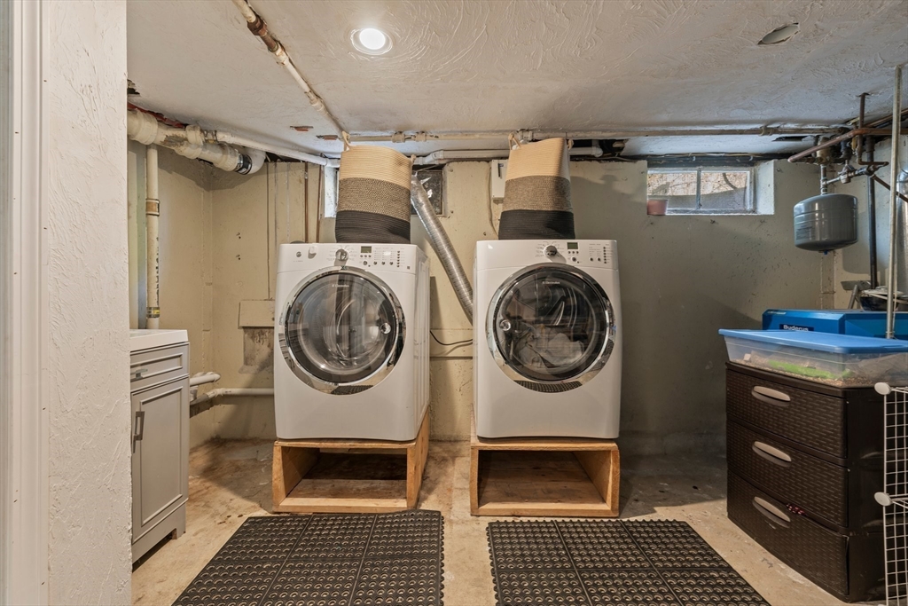 Dedham, Massachusetts 02026, United States, 3 Bedrooms Bedrooms, ,2 BathroomsBathrooms,Residential,Active,116069