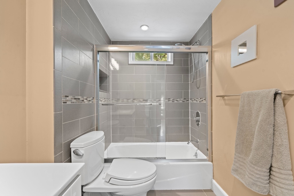 Dedham, Massachusetts 02026, United States, 3 Bedrooms Bedrooms, ,2 BathroomsBathrooms,Residential,Active,116069