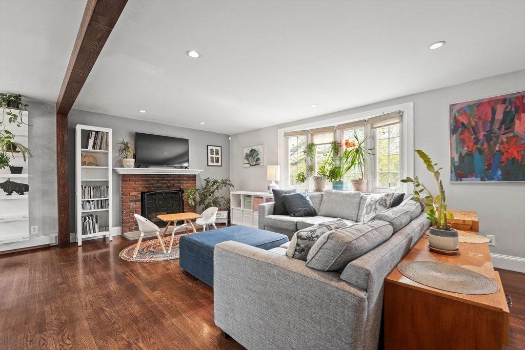 Dedham, Massachusetts 02026, United States, 3 Bedrooms Bedrooms, ,2 BathroomsBathrooms,Residential,Active,116069