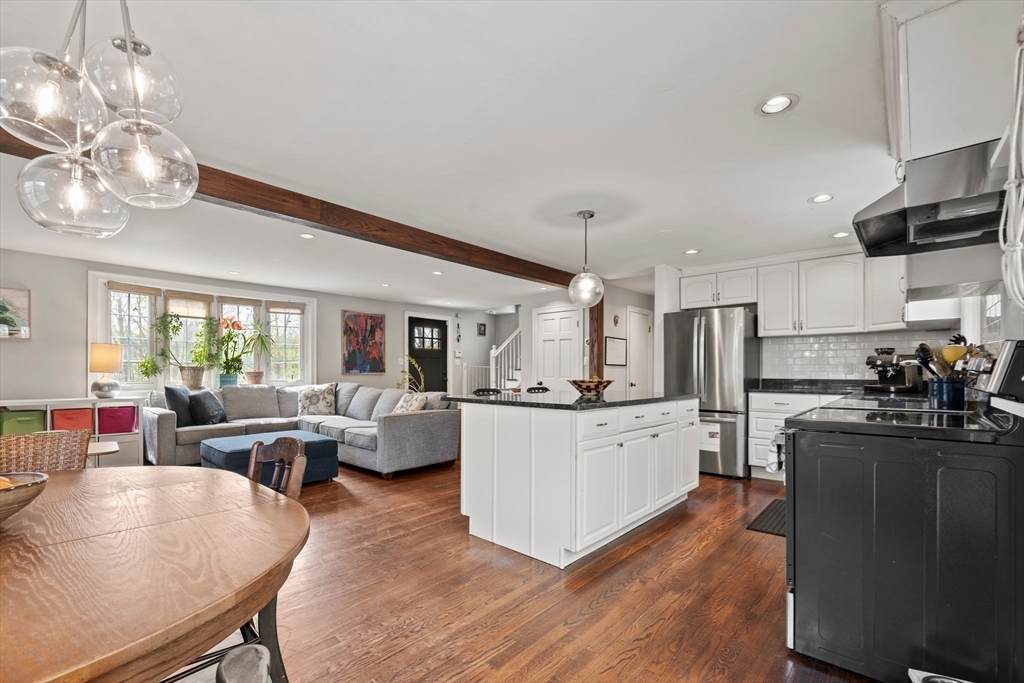 Dedham, Massachusetts 02026, United States, 3 Bedrooms Bedrooms, ,2 BathroomsBathrooms,Residential,Active,116069