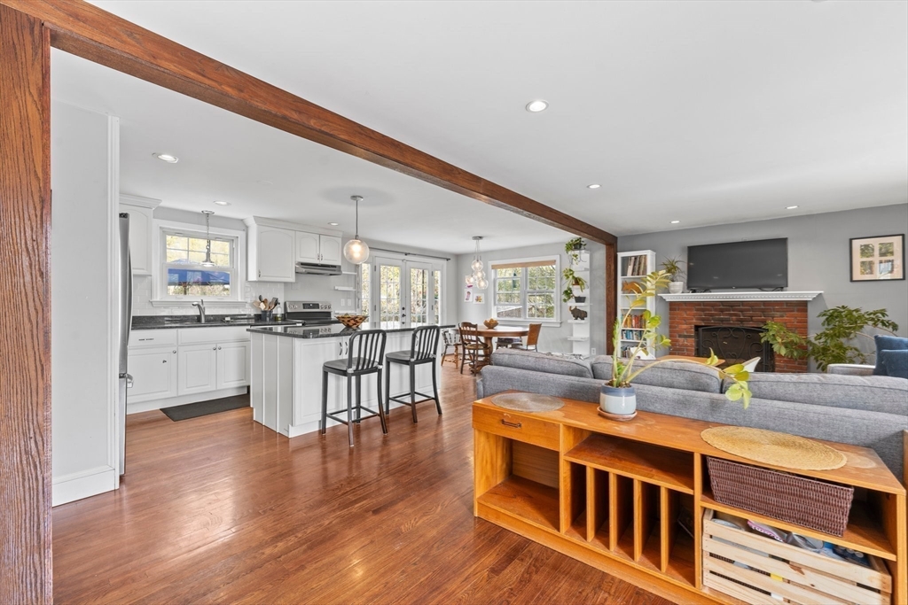 Dedham, Massachusetts 02026, United States, 3 Bedrooms Bedrooms, ,2 BathroomsBathrooms,Residential,Active,116069