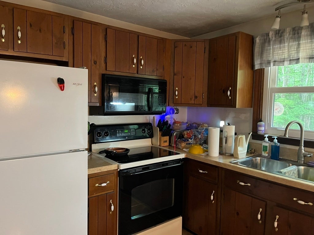 16 Wallum Lake Rd, Douglas, MA Photo #17