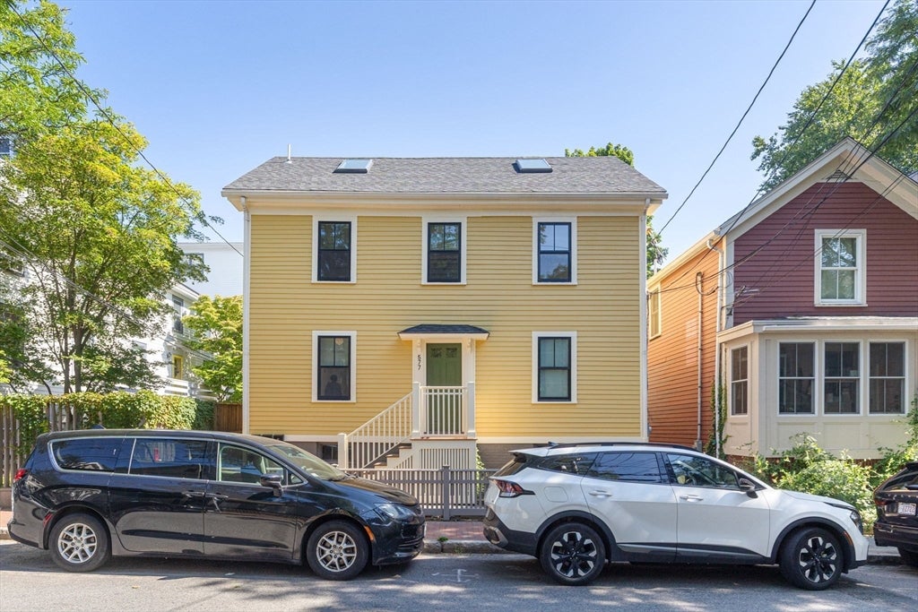 Photo of 577 Franklin St #2, Cambridge, MA