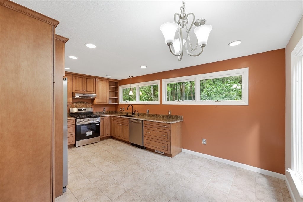 9 Flintlock Ln, Amherst, MA, 9 Flintlock Ln, Amherst, MA Photo #8
