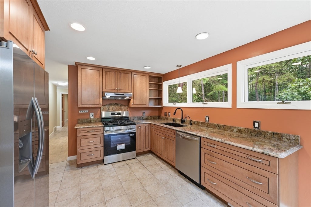 9 Flintlock Ln, Amherst, MA, 9 Flintlock Ln, Amherst, MA Photo #9