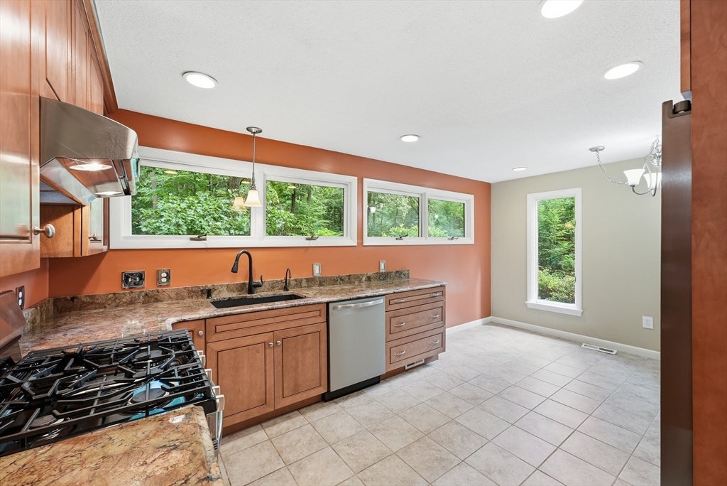 9 Flintlock Ln, Amherst, MA, 9 Flintlock Ln, Amherst, MA Photo #10
