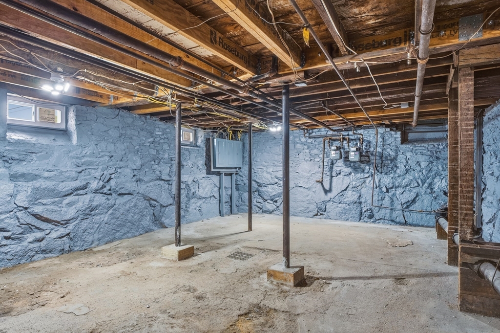 1045 Middlesex St, Lowell, MA Photo #28