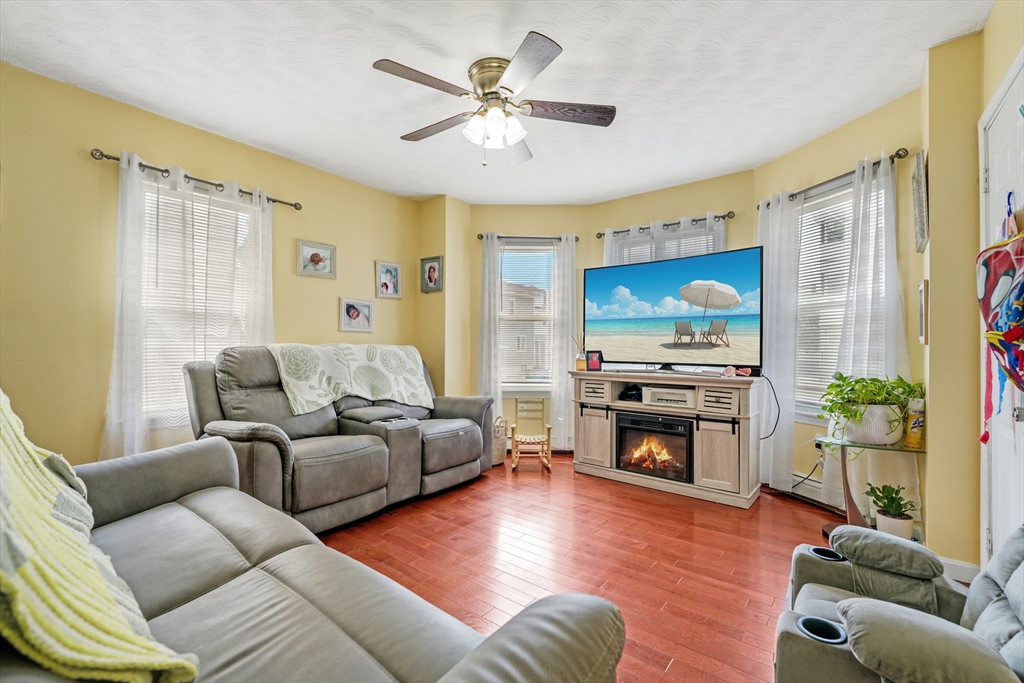 33 Swift St