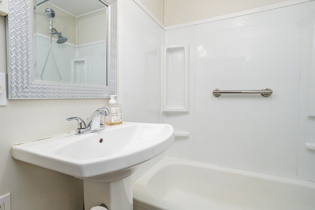 48R Manchester St, Leominster, MA Photo #16