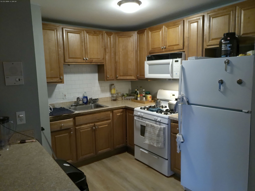 685 Oak Street 2-1