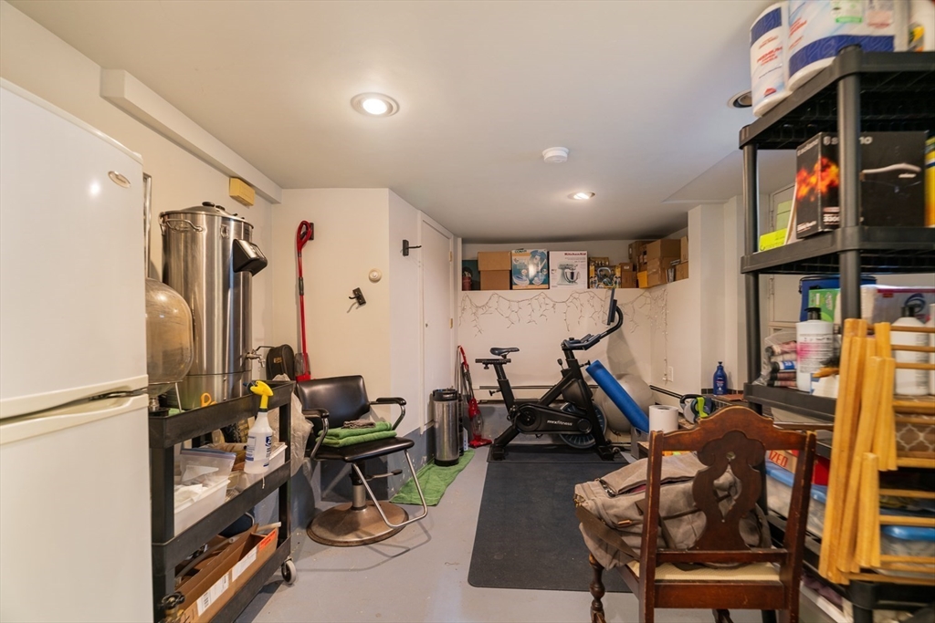 Somerville, Massachusetts 02143, United States, 2 Bedrooms Bedrooms, ,2 BathroomsBathrooms,Residential,Active,234645