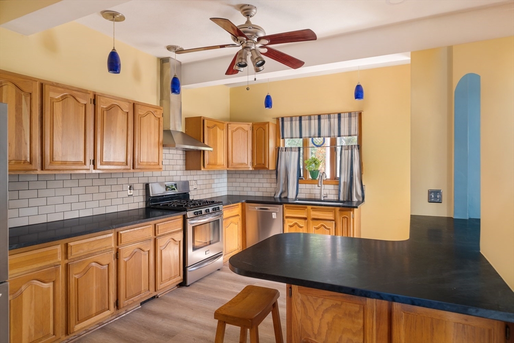 Somerville, Massachusetts 02143, United States, 2 Bedrooms Bedrooms, ,2 BathroomsBathrooms,Residential,Active,234645