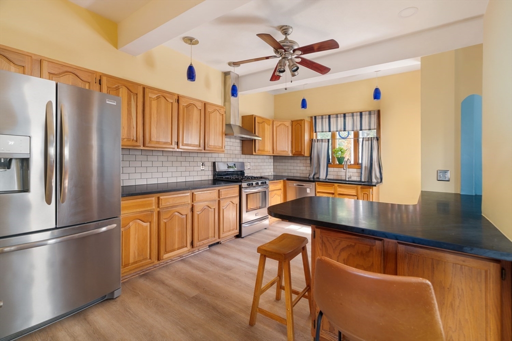 Somerville, Massachusetts 02143, United States, 2 Bedrooms Bedrooms, ,2 BathroomsBathrooms,Residential,Active,234645