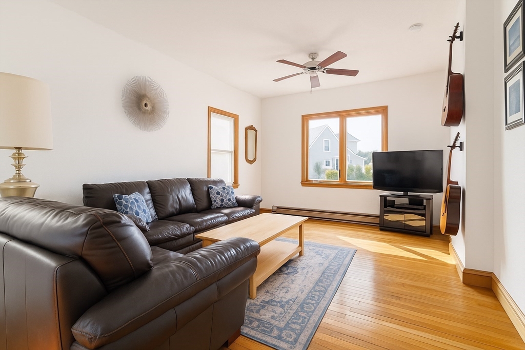 Somerville, Massachusetts 02143, United States, 2 Bedrooms Bedrooms, ,2 BathroomsBathrooms,Residential,Active,234645