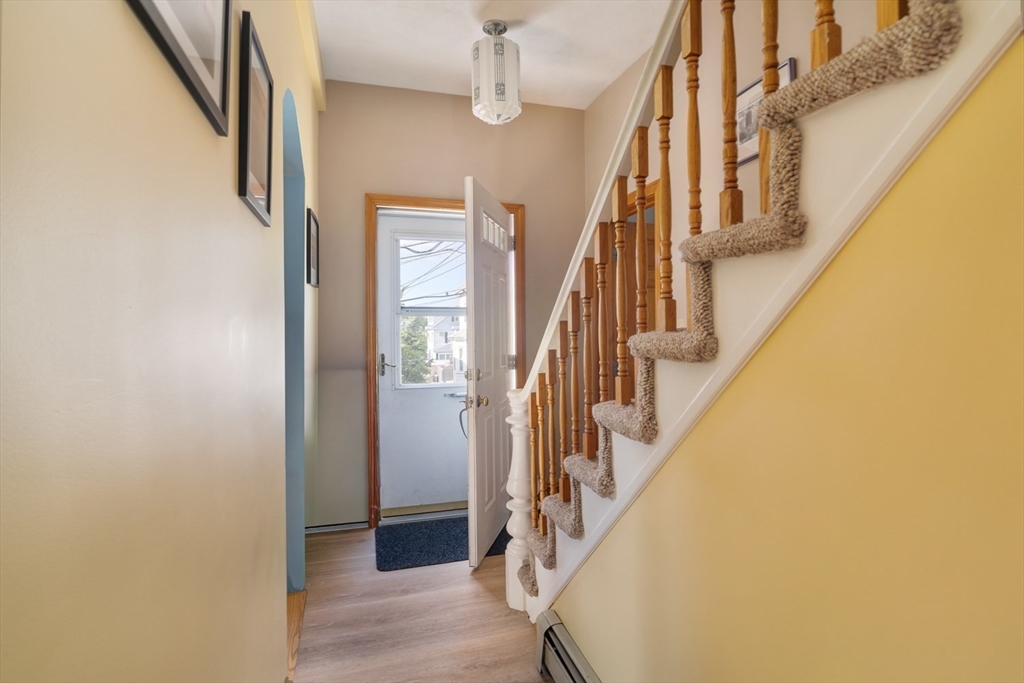 Somerville, Massachusetts 02143, United States, 2 Bedrooms Bedrooms, ,2 BathroomsBathrooms,Residential,Active,234645