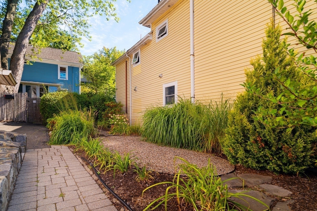 Somerville, Massachusetts 02143, United States, 2 Bedrooms Bedrooms, ,2 BathroomsBathrooms,Residential,Active,234645