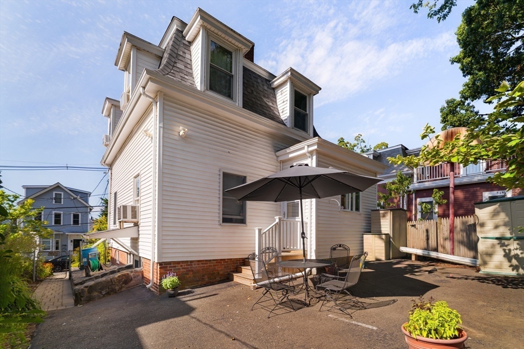 Somerville, Massachusetts 02143, United States, 2 Bedrooms Bedrooms, ,2 BathroomsBathrooms,Residential,Active,234645