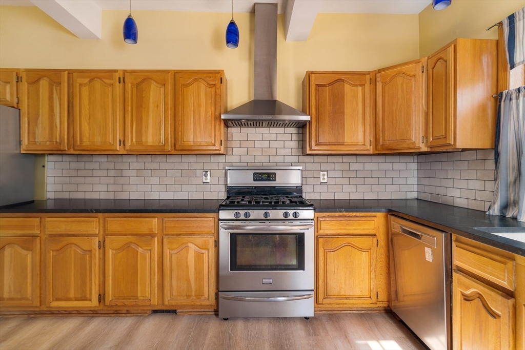 Somerville, Massachusetts 02143, United States, 2 Bedrooms Bedrooms, ,2 BathroomsBathrooms,Residential,Active,234645