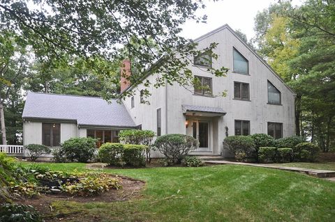 4 Crestview Ln Milton MA 02186