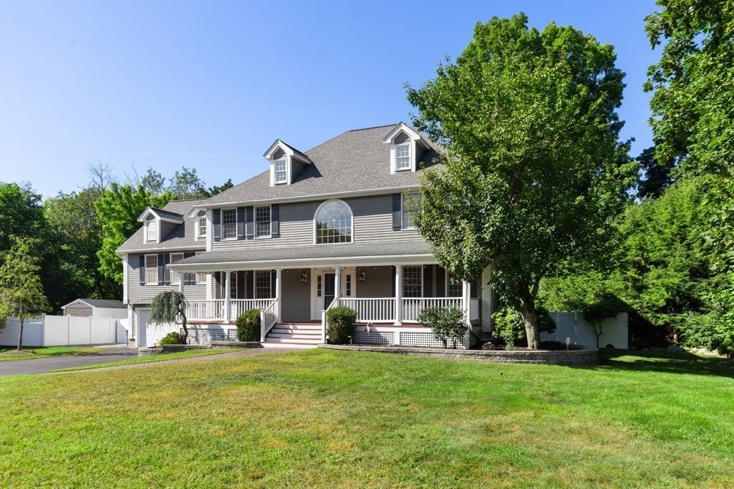 5 Green Meadow Dr
