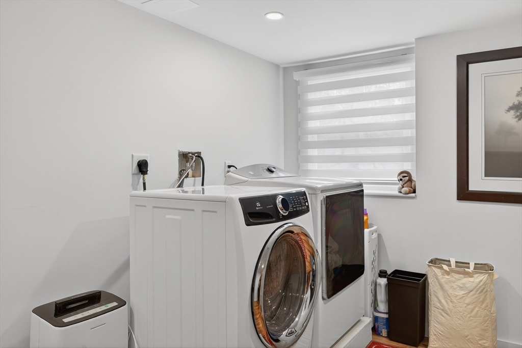 Harwich, Massachusetts 02645, United States, 3 Bedrooms Bedrooms, ,3 BathroomsBathrooms,Residential,Active,246368