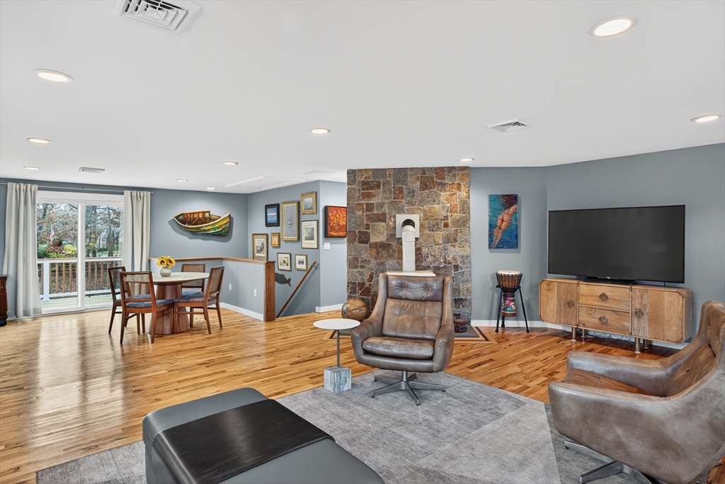 Harwich, Massachusetts 02645, United States, 3 Bedrooms Bedrooms, ,3 BathroomsBathrooms,Residential,Active,246368