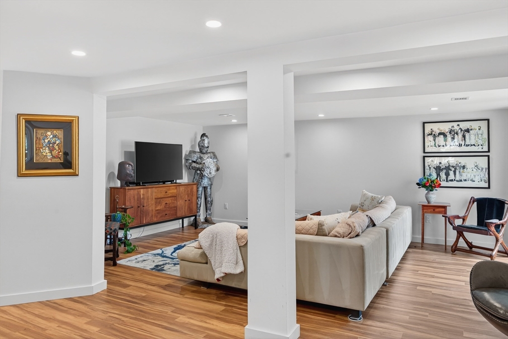 Harwich, Massachusetts 02645, United States, 3 Bedrooms Bedrooms, ,3 BathroomsBathrooms,Residential,Active,246368