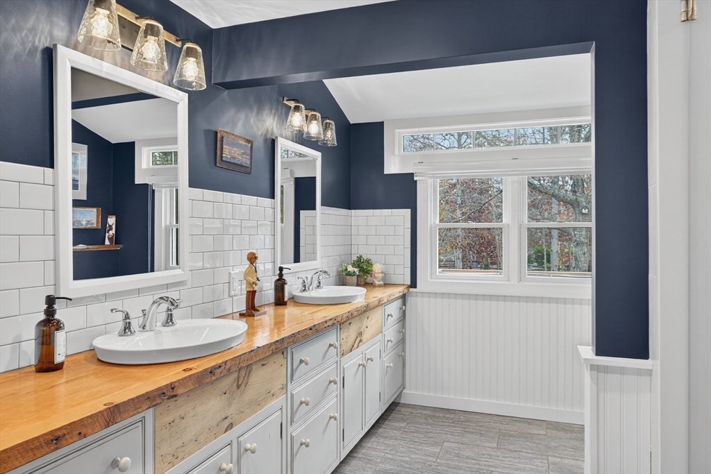 Harwich, Massachusetts 02645, United States, 3 Bedrooms Bedrooms, ,3 BathroomsBathrooms,Residential,Active,246368