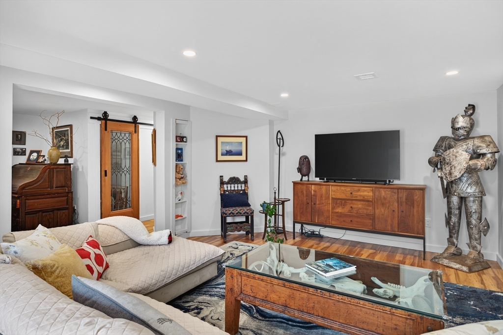 Harwich, Massachusetts 02645, United States, 3 Bedrooms Bedrooms, ,3 BathroomsBathrooms,Residential,Active,246368