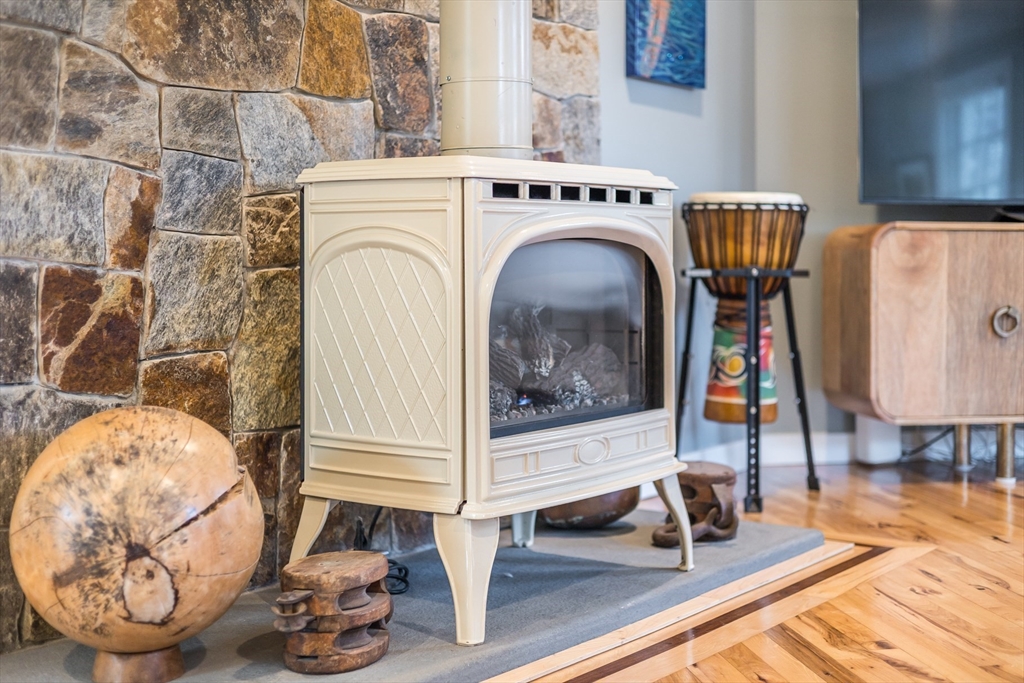 Harwich, Massachusetts 02645, United States, 3 Bedrooms Bedrooms, ,3 BathroomsBathrooms,Residential,Active,246368