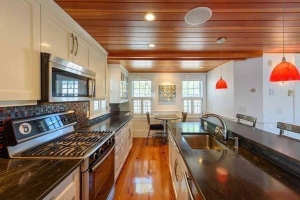 Edgartown, Massachusetts 02539, United States, 4 Bedrooms Bedrooms, ,5 BathroomsBathrooms,Residential,Active,68511