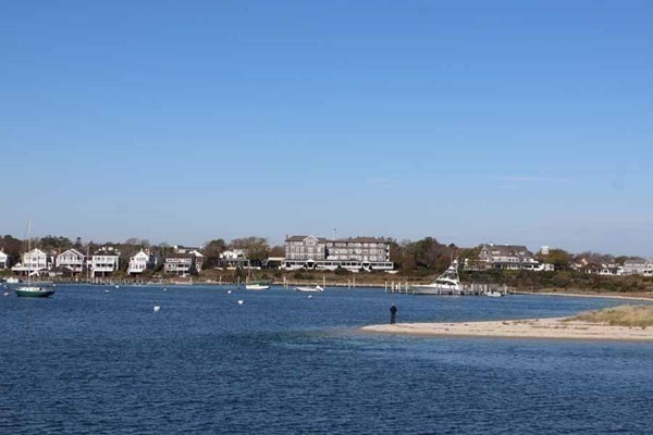 Edgartown, Massachusetts 02539, United States, 4 Bedrooms Bedrooms, ,5 BathroomsBathrooms,Residential,Active,68511