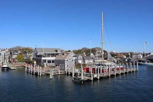Edgartown, Massachusetts 02539, United States, 4 Bedrooms Bedrooms, ,5 BathroomsBathrooms,Residential,Active,68511