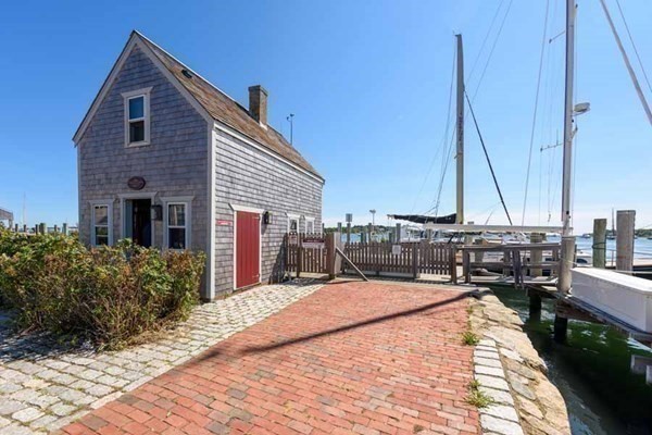 Edgartown, Massachusetts 02539, United States, 4 Bedrooms Bedrooms, ,5 BathroomsBathrooms,Residential,Active,68511