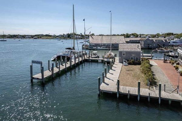 Edgartown, Massachusetts 02539, United States, 4 Bedrooms Bedrooms, ,5 BathroomsBathrooms,Residential,Active,68511