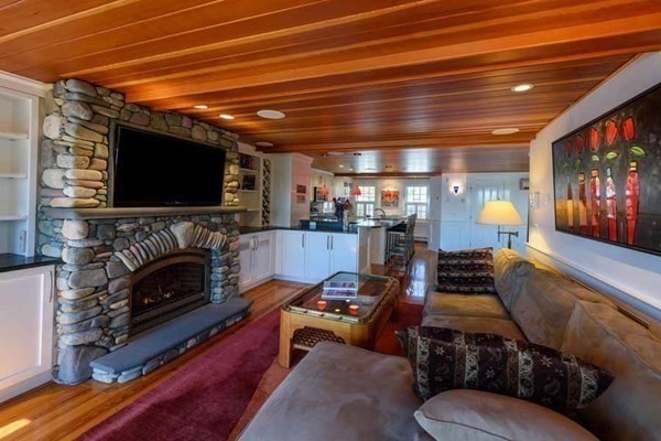 Edgartown, Massachusetts 02539, United States, 4 Bedrooms Bedrooms, ,5 BathroomsBathrooms,Residential,Active,68511