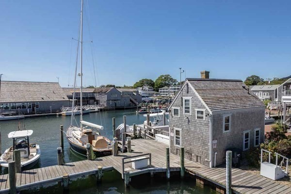 Edgartown, Massachusetts 02539, United States, 4 Bedrooms Bedrooms, ,5 BathroomsBathrooms,Residential,Active,68511
