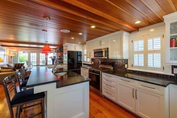 Edgartown, Massachusetts 02539, United States, 4 Bedrooms Bedrooms, ,5 BathroomsBathrooms,Residential,Active,68511