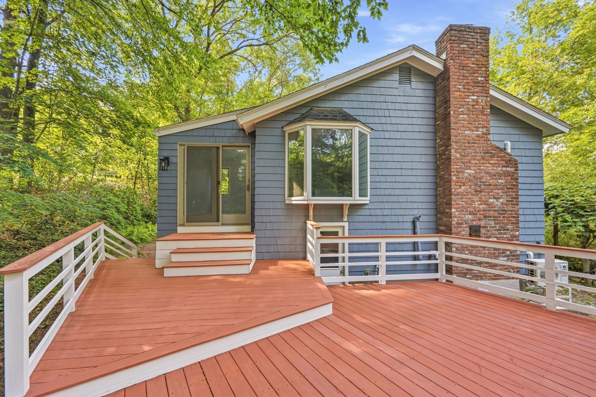 7 Hillcrest Dr