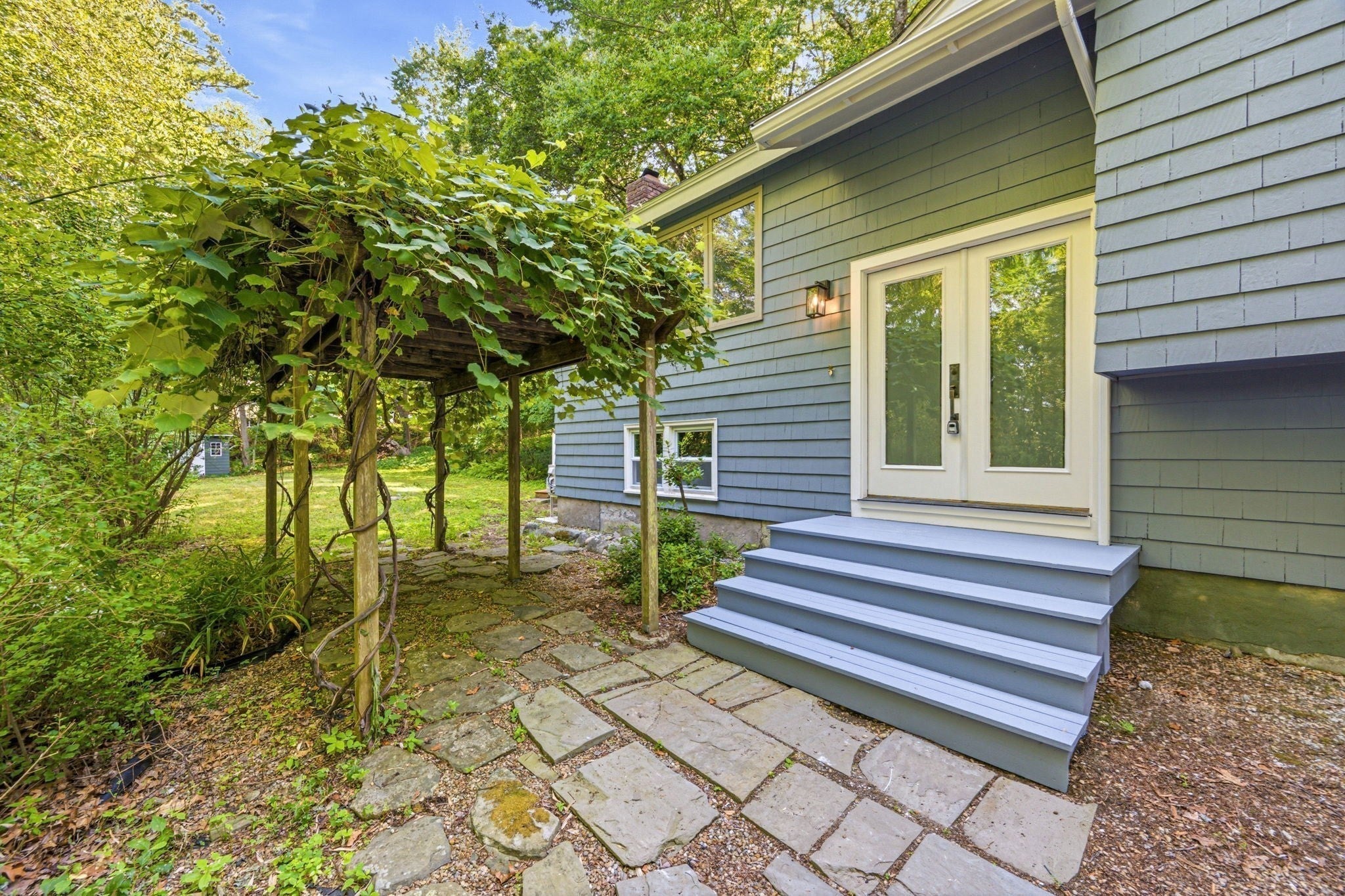 7 Hillcrest Dr