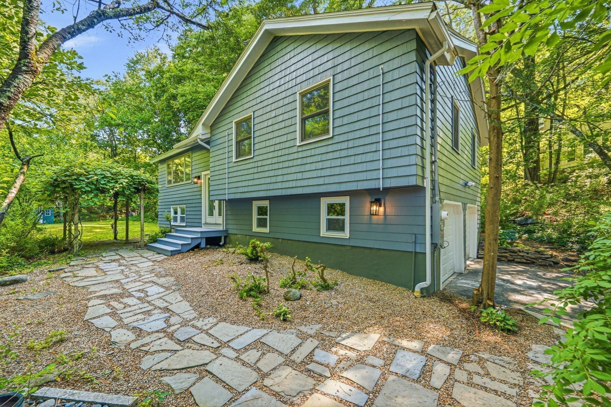 7 Hillcrest Dr