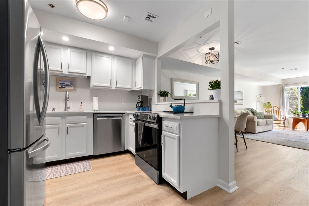 4 Duck Pond Rd #206, Beverly, MA Photo #7
