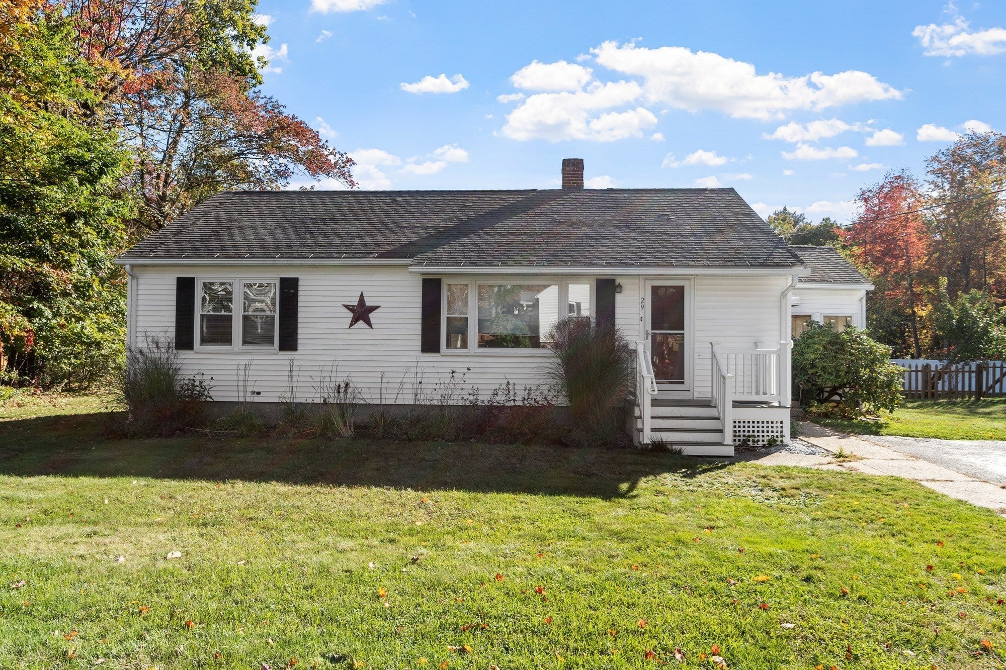 Photo of 29 Elizabeth St, Gardner, MA