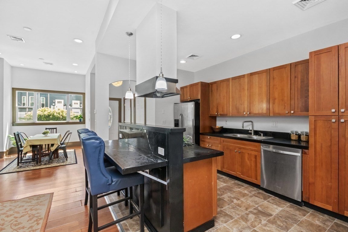 62 Clifford St A, Boston MA 02119