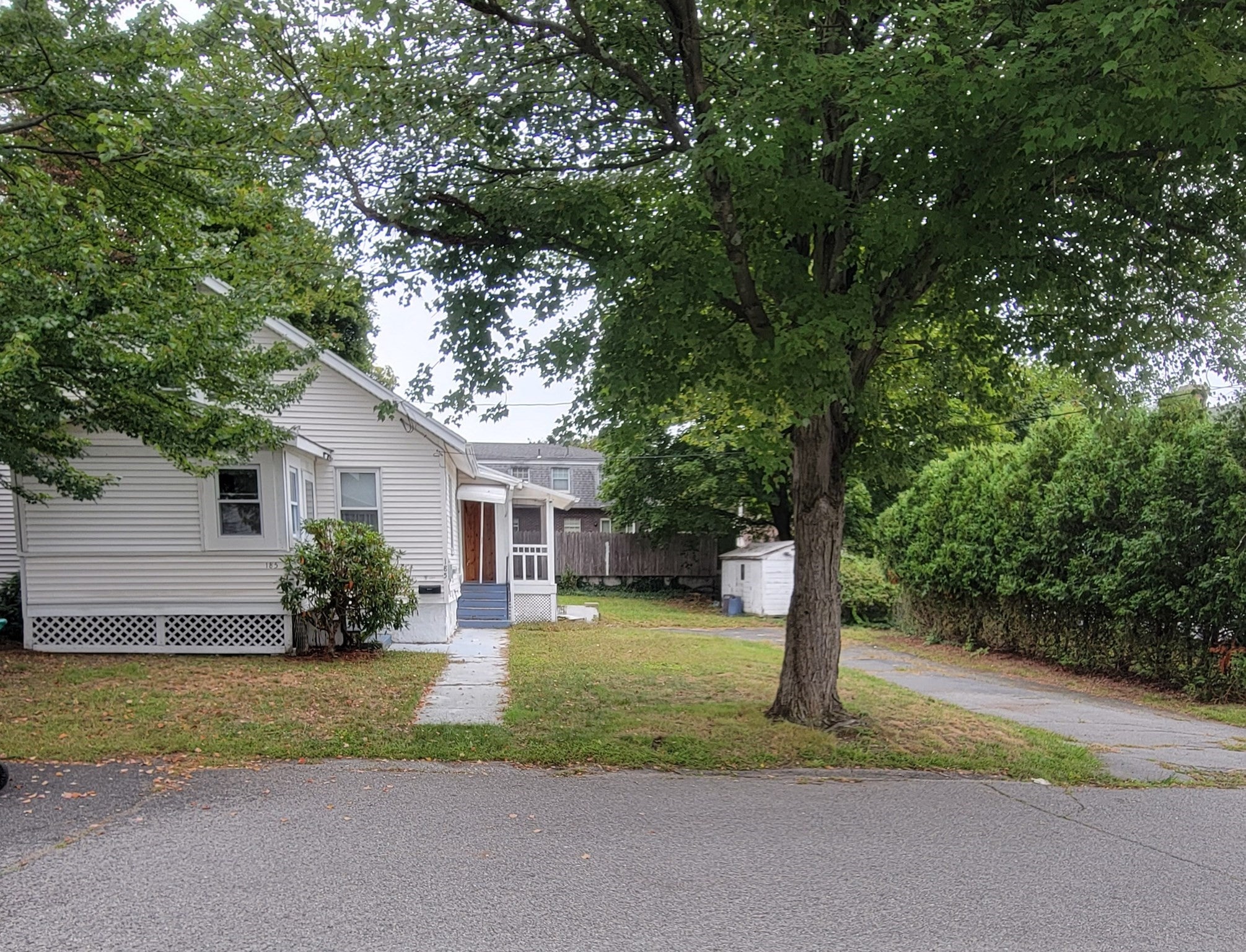 Photo of 185 Dracut St, Lowell, MA