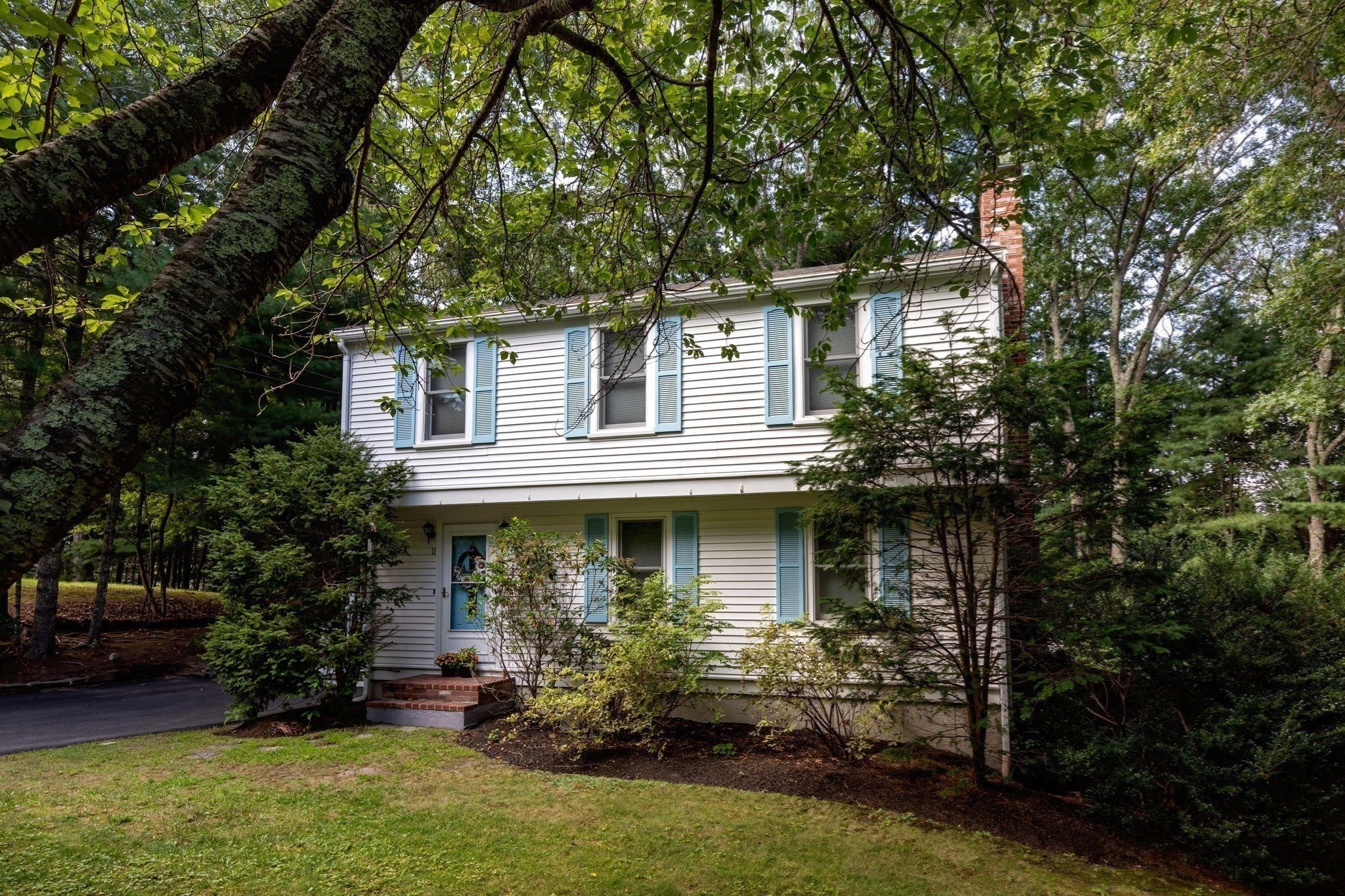 11 Lantern Ln