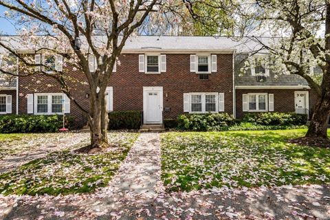 Photo of 9 Town House Drive #9, Newton, MA 02460 (MLS # 73511929)